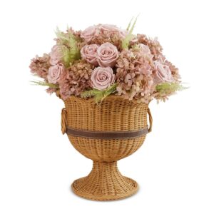 imgi_242_WICKER-PEDESTAL-HYDRANGEA_ROSES-MORNINGFOG-MOTHERS-DAY-2025-PDP-SILO Patrimonio